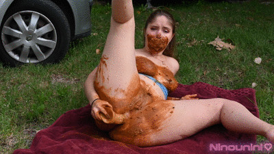 SCAT IN NATURE : I play with my shit in nature, there is a lot of passage nearby ! (PUBLIC / CAVIAR / URO / PUSSY SHITTING / TITJOB / TWERKING / ANAL / ATM / ATP)